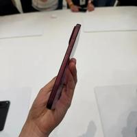 249克的手感代价：iPhone 18 Pro Max续航43小时却重到小拇指发酸，这笔账怎么算