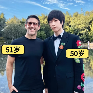 50岁的阿信在苹果发布会晒Duo折叠屏,网友盯上的却是他那张脸