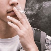 衣服沾上烟味难除？从居家妙招到应急喷雾，不同面料除味全攻略