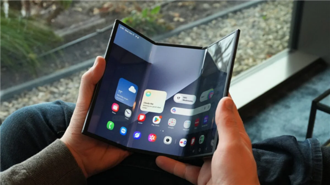 受iPhone Duo刺激!三星第二代三折叠Galaxy Z TriFold 2将提前发布