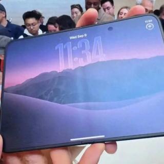 iPhone Duo折痕救星：选对贴膜别让折痕更明显