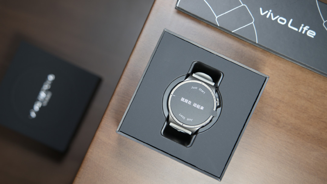 vivo WATCH 6评测解禁、9月21日才揭晓价格：钛合金37g+蓝宝石+10天续航的账先算一半——蓝厂用户、苹果换电党和跑者，谁该等这4天