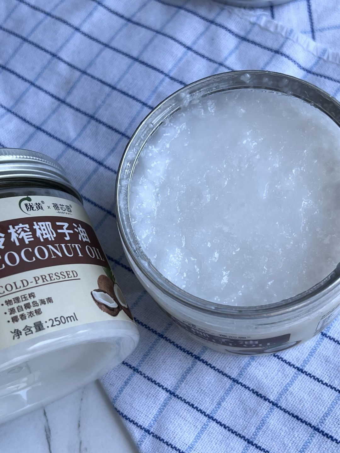 秋天椰子油护发又翻车了一波:扒完8篇帖子和410条评论,答案按发质劈成两半
