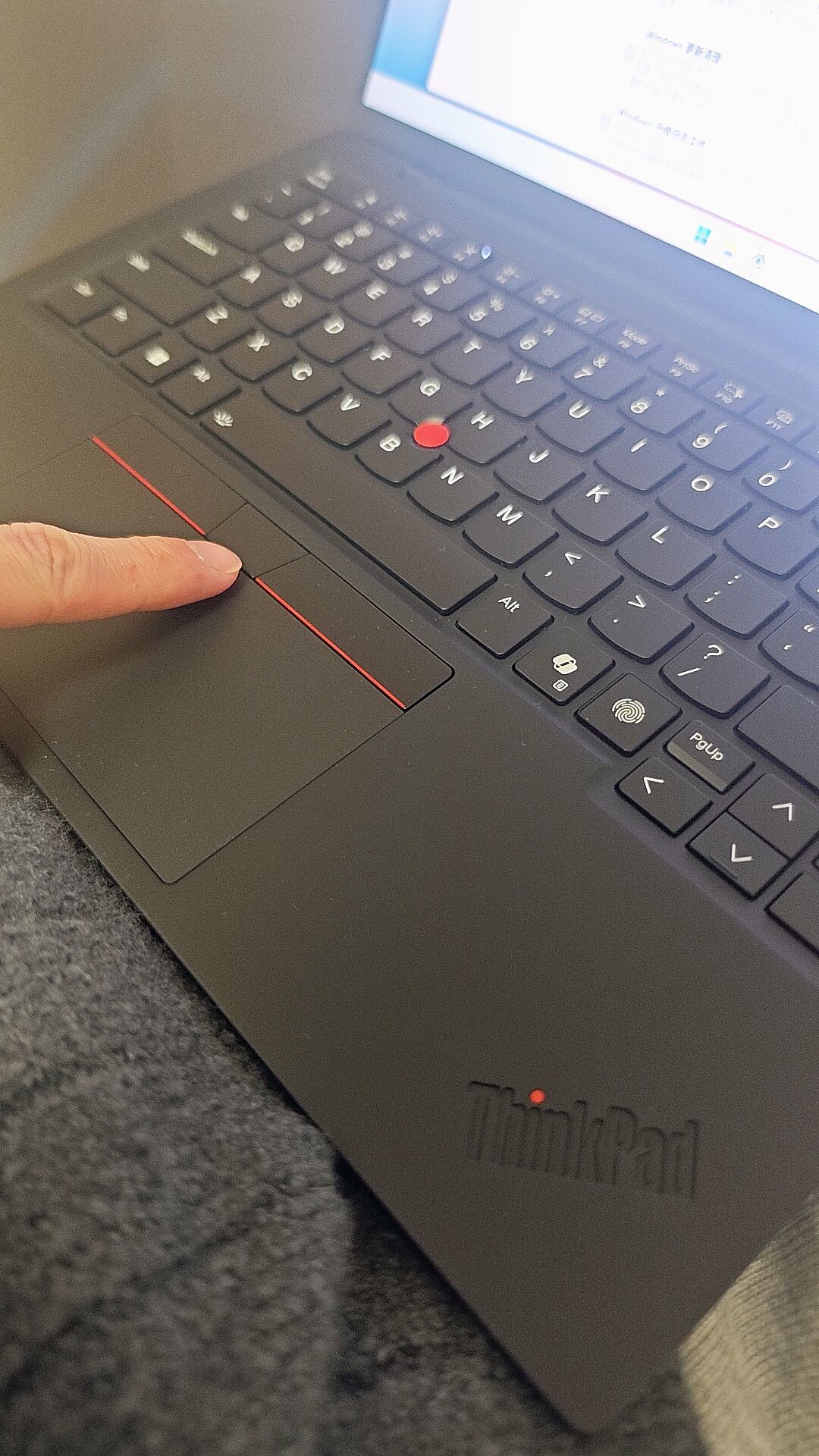 官方说“永远存在”才两年,12999元的X9先把它删了:核完ThinkPad小红点的漂移、丢帽拒退与200元定金团三本账,为信仰掏钱前先看新价目表