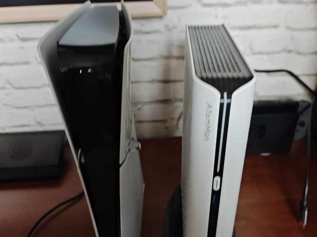 Steam Machine不带手柄就要1049美元还没国行:客厅党这三个月把迷你主机刷成SteamOS——3792元复刻机、559美元双系统众筹机、48小时就弃坑的,六条路一条条算
