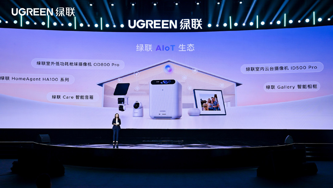 手机AI还在挤微信的门,家里的AI已经开始自己管事了:小米的