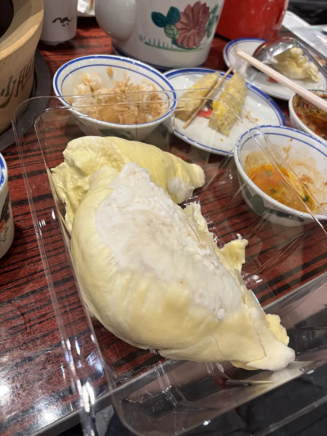 一边批发档口喊