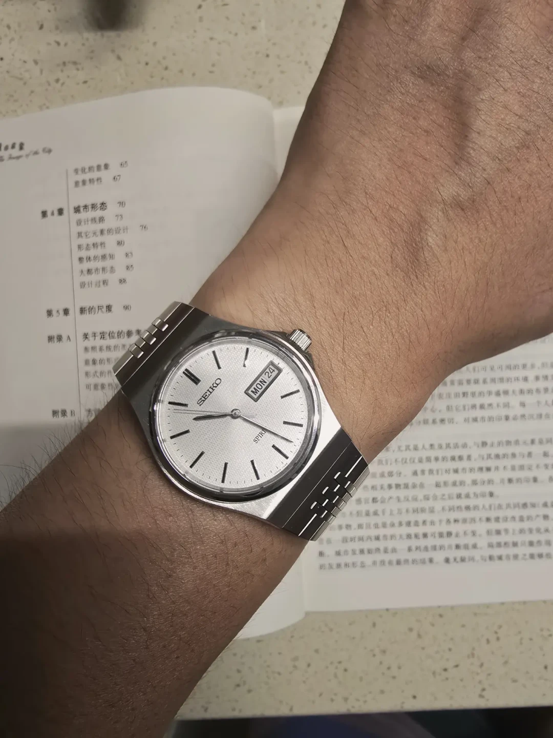 双节飞日本,第一块中古表到底怎么买:1443赞的种草帖、174赞的避坑帖和表商的拿货渠道,我全对完了