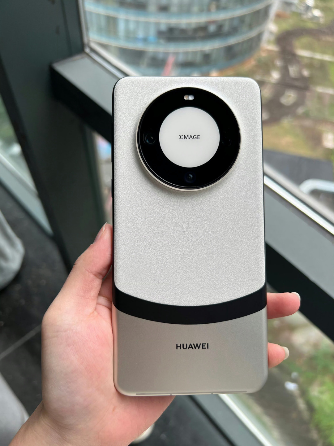 今晚Mate60等来鸿蒙7花粉Beta:官方说最多省22G,评论区实测0~20G——回退清数据、老机型功能缩水、鸿蒙8悬而未决,三笔账算完再报名