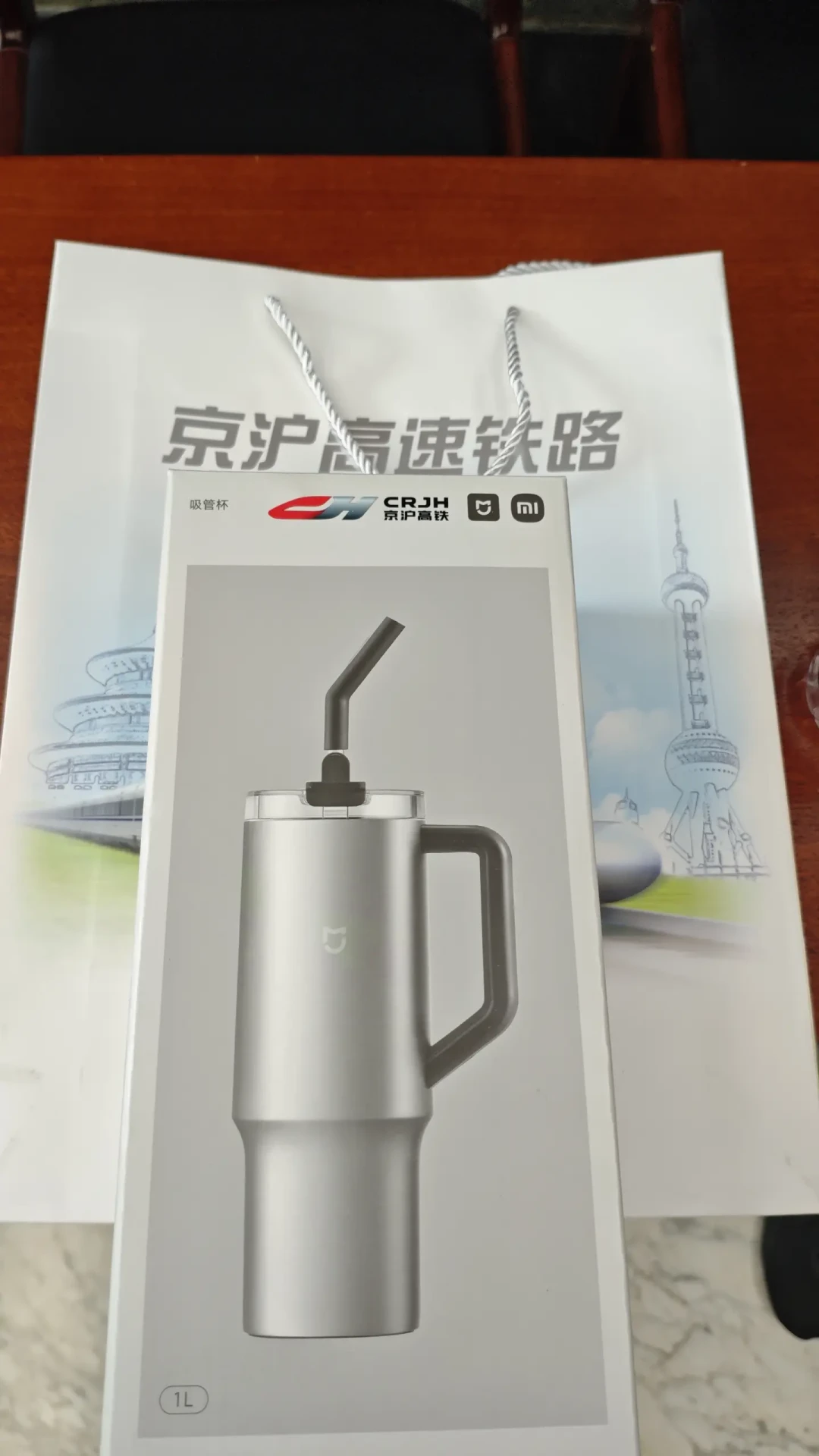 4港元买4股上热搜第三天,把“碎股进股东大会”的账全对完——1.5元的游轮晚宴是真的,港股通进不去也是真的,“留1股”要50万门槛