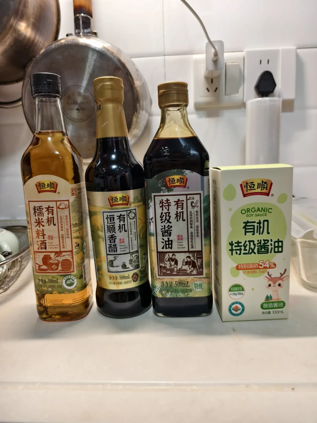 4港元买4股上热搜第三天,把“碎股进股东大会”的账全对完——1.5元的游轮晚宴是真的,港股通进不去也是真的,“留1股”要50万门槛
