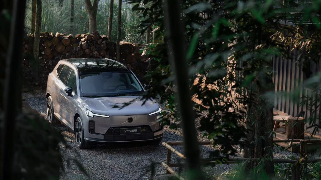 欧洲的新款XC60把电池翻倍到41.2度,中国的XC70已累降7万到手19.99万:订沃尔沃豪华绿牌前,先对号入座三条路