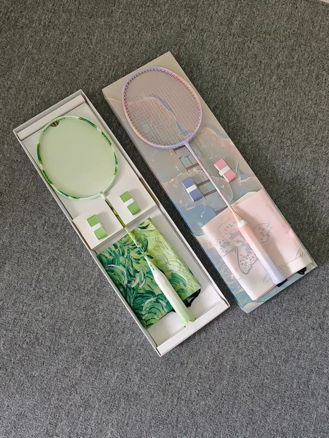 官方旗舰店最低260，分销店100出头：亚运带新手进场前，先把尤尼克斯的价位段账对完