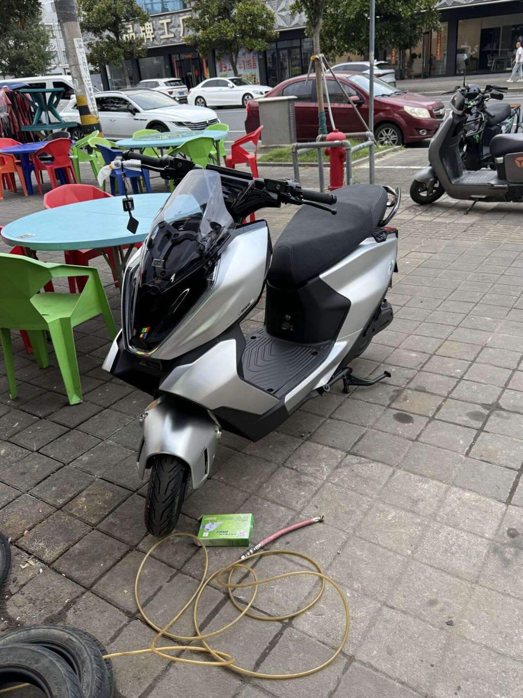 极核AE6 Pro降的900、九号闪骑的8299、小牛的6399空车都只讲了一半: