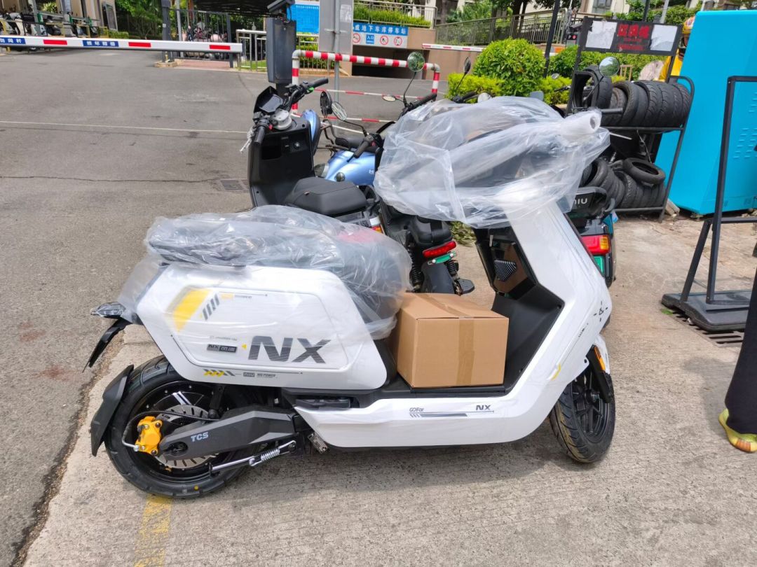 极核AE6 Pro降的900、九号闪骑的8299、小牛的6399空车都只讲了一半: