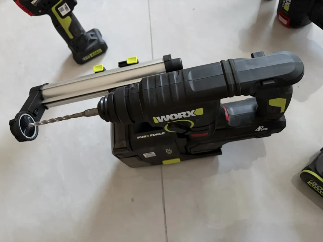 「384/385的本体是集尘器,不买集尘器不如用380s」14赞:翻完大有5410爆料、威克士裸机390的旷量对线和师傅60一个孔的价目表,这轮集尘电锤我拆成三笔账、三种人和四条红线