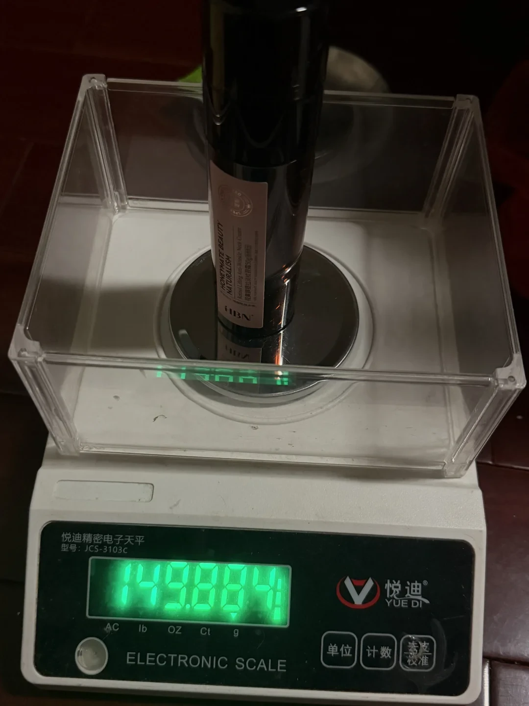 这个月刷屏的HBN颈霜:「28天淡纹38.8%」和「空瓶智商税」吵对台,先分清你的颈纹类型