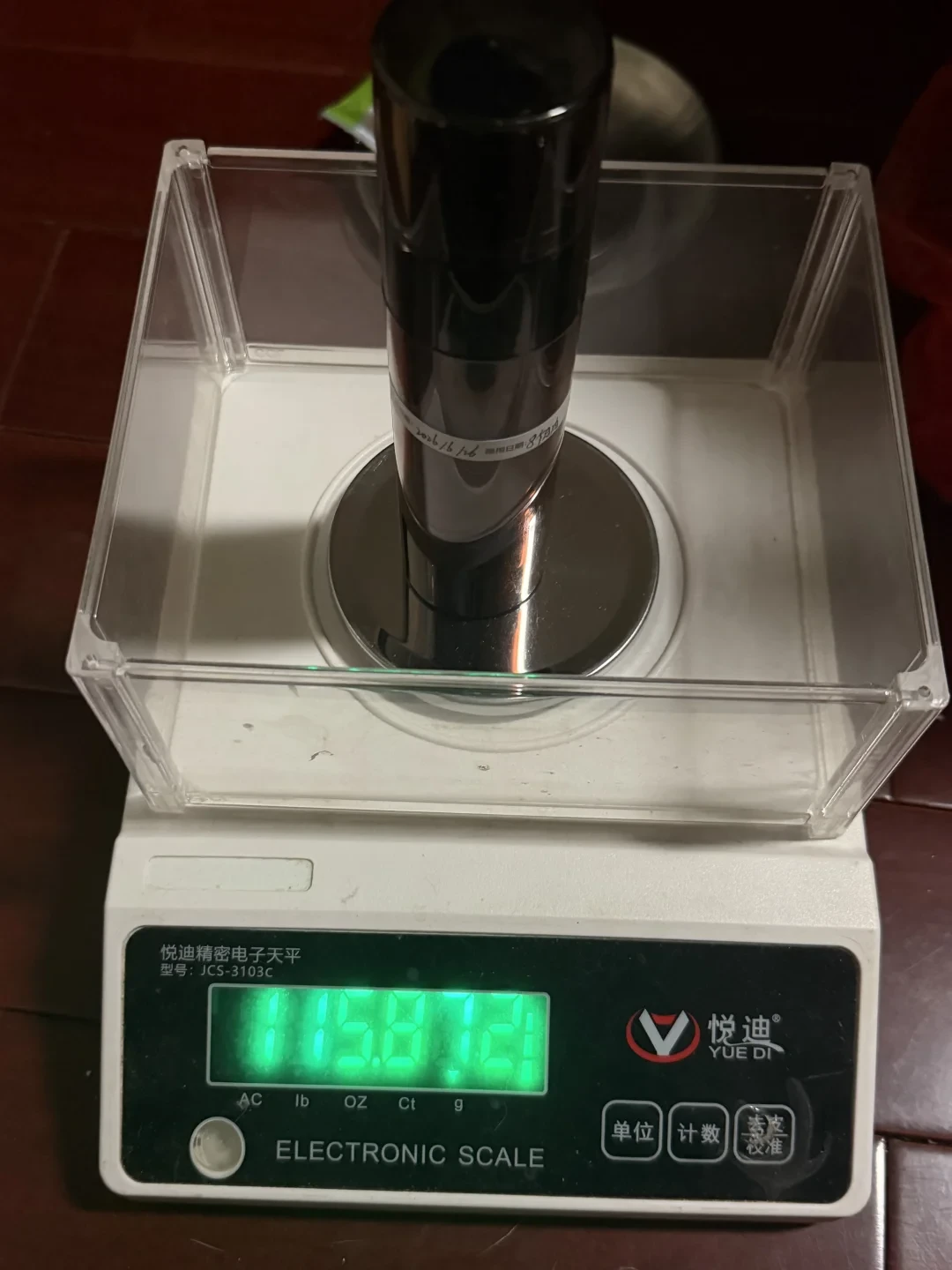 这个月刷屏的HBN颈霜:「28天淡纹38.8%」和「空瓶智商税」吵对台,先分清你的颈纹类型