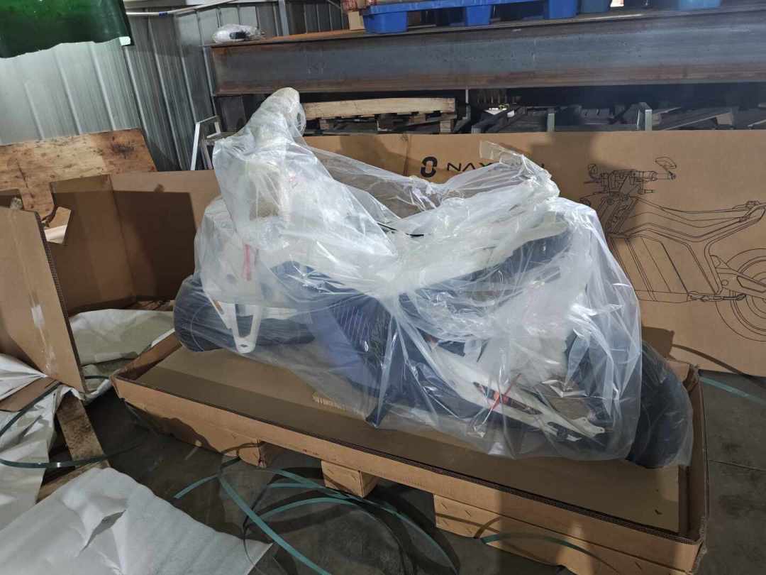 进店被告知“只有钠电版”?9月锂征钠免落地后:标称130、APP估95,“5年质保”和“充15次剩96”吵了931条评论——提钠电电摩前,先把三笔账算完