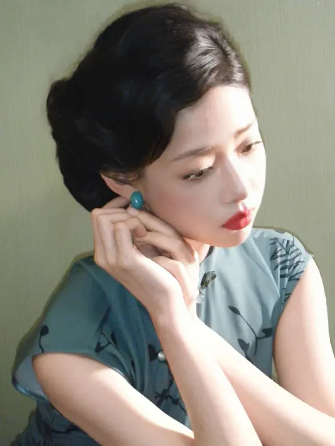 王佳芝这两个月被穿成了一种