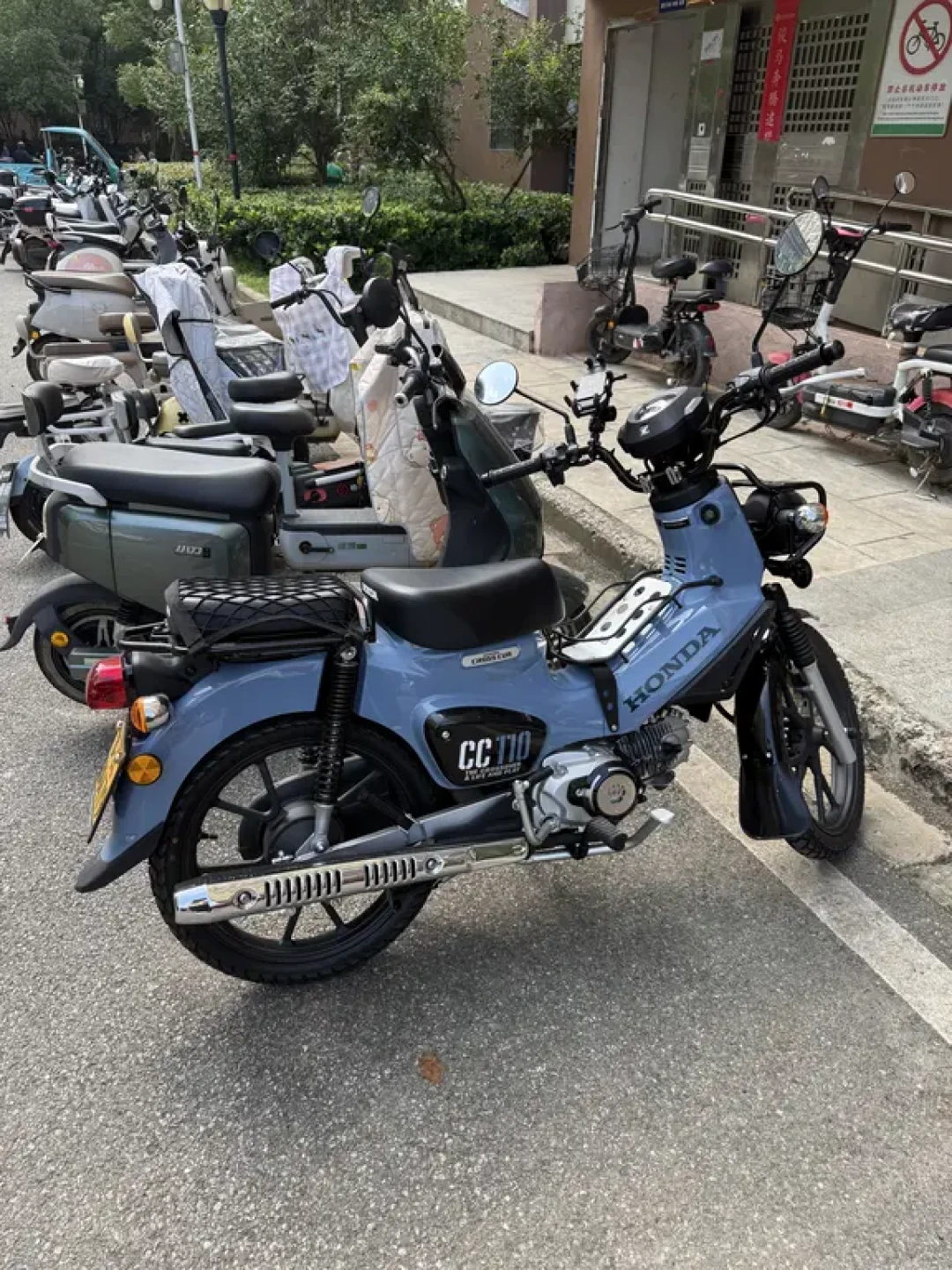 165cm骑幼兽半掌着地、骑450巡航却全掌平:女新手第一辆车的四道关,和摩博会下单周的三条路,我一次摆完
