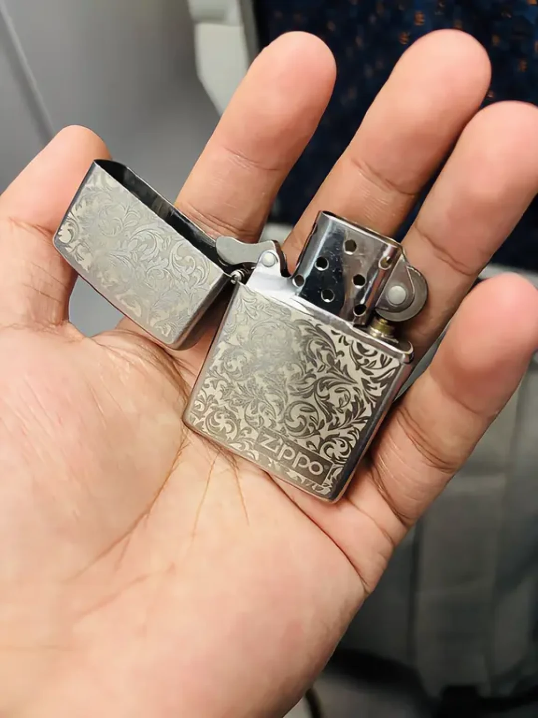 高铁能带2个打火机，但装了油的Zippo能过吗？对完现行目录和近500条玩家实测，被卡住的从来不是火机