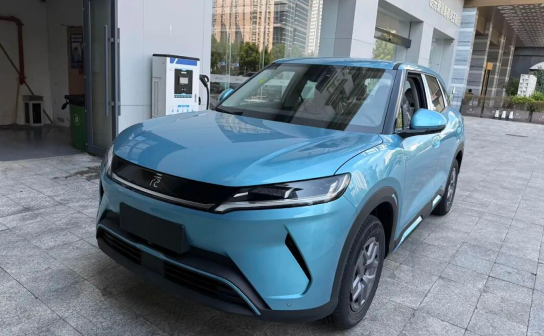 网传比亚迪2027年备料700万辆：前8个月国内只卖了约150万台，王传福押的这步棋，想换比亚迪的人先看懂三个数