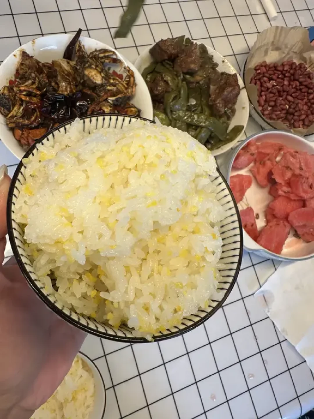 货架上三拨