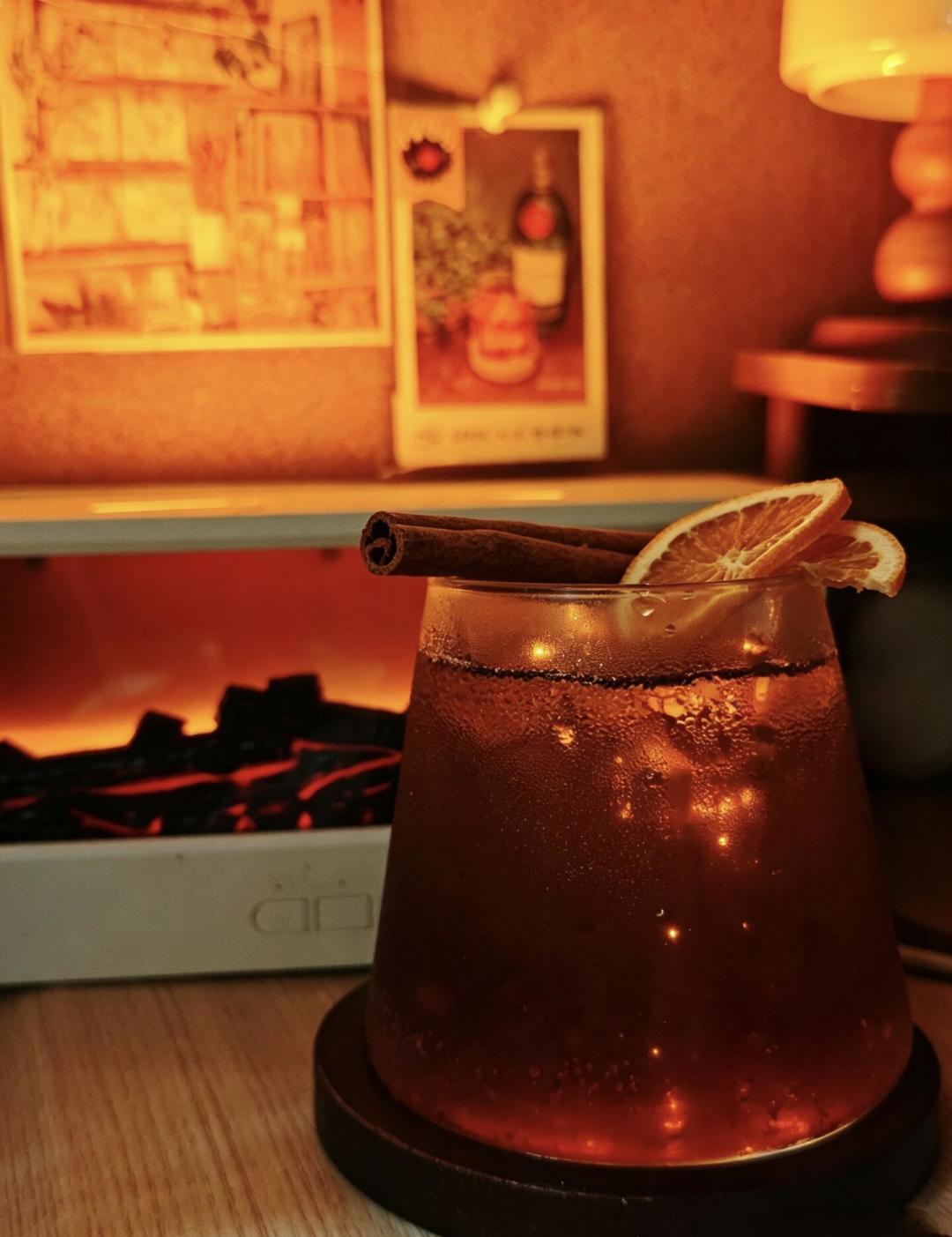 那杯“能嚼的鸡尾酒”想进你家冰箱，得先过三道关：40多篇果冻酒帖和80多条评论，我把瓶口、酒和钱分开算了