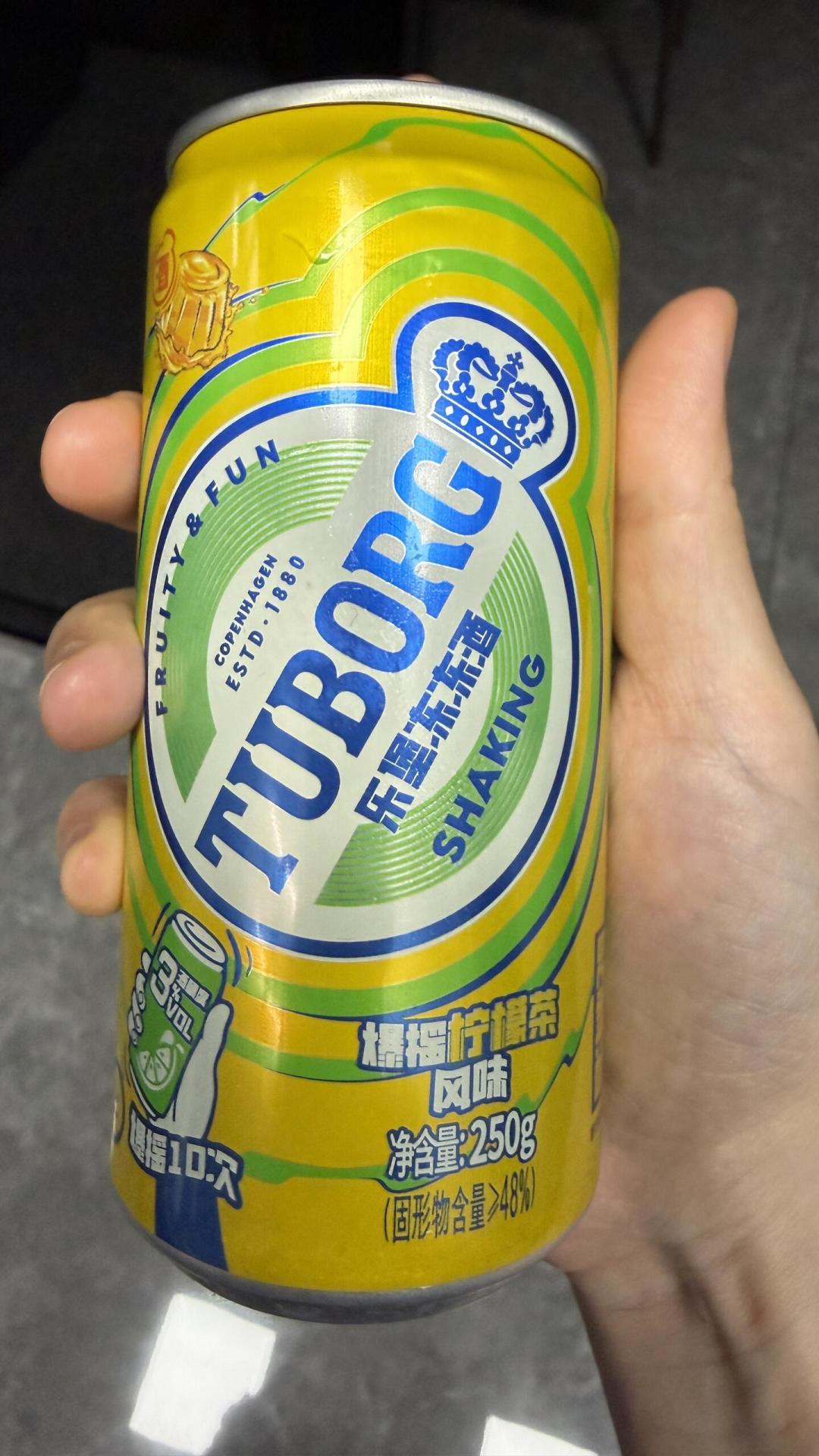 那杯“能嚼的鸡尾酒”想进你家冰箱，得先过三道关：40多篇果冻酒帖和80多条评论，我把瓶口、酒和钱分开算了