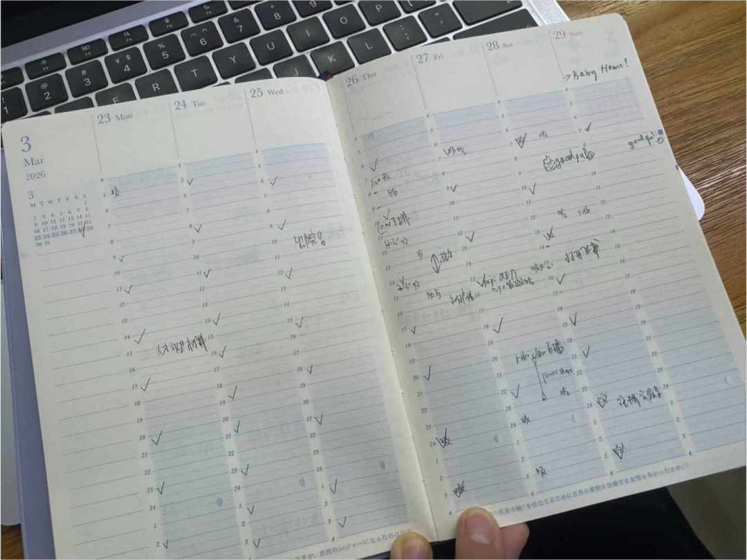 想弃Moleskine的人和换完一圈回来的人,我按“留/换/等”分成三张名单:2027日程本入手前先对号