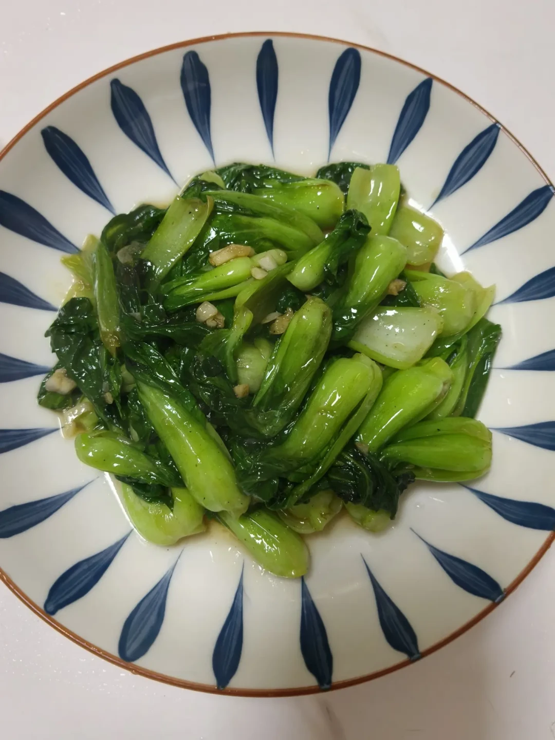 炒菜口诀被收藏21万次,评论区却吵翻了:你家炒菜出水,缺的不是调料顺序,是140℃这条线