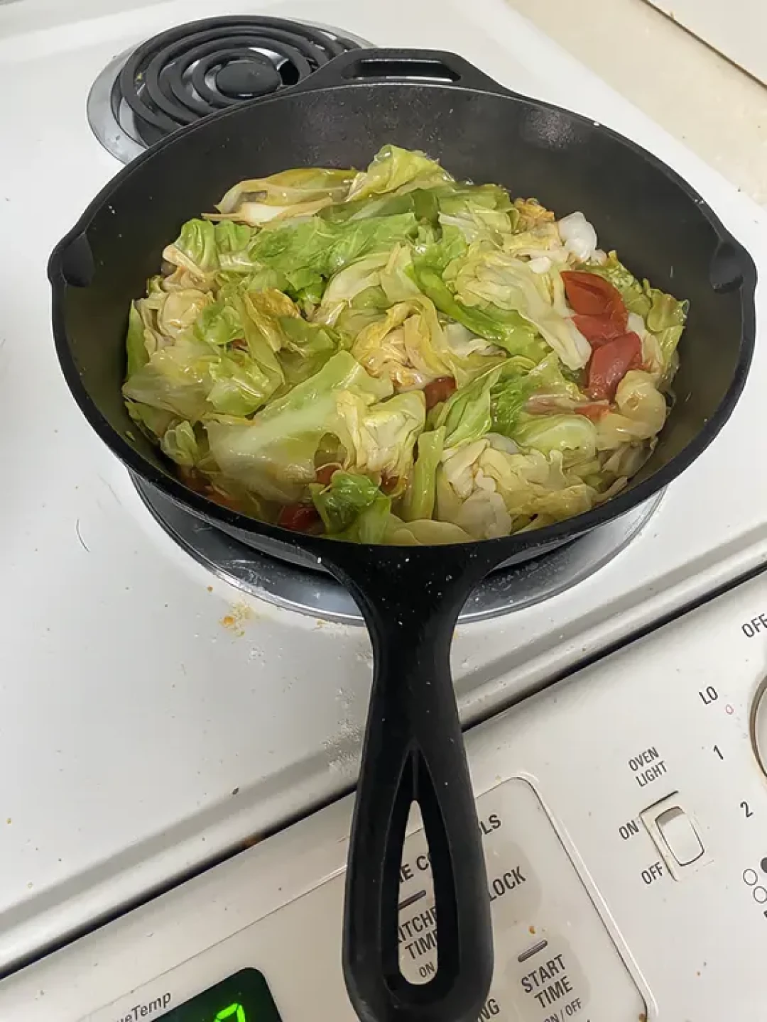炒菜口诀被收藏21万次,评论区却吵翻了:你家炒菜出水,缺的不是调料顺序,是140℃这条线
