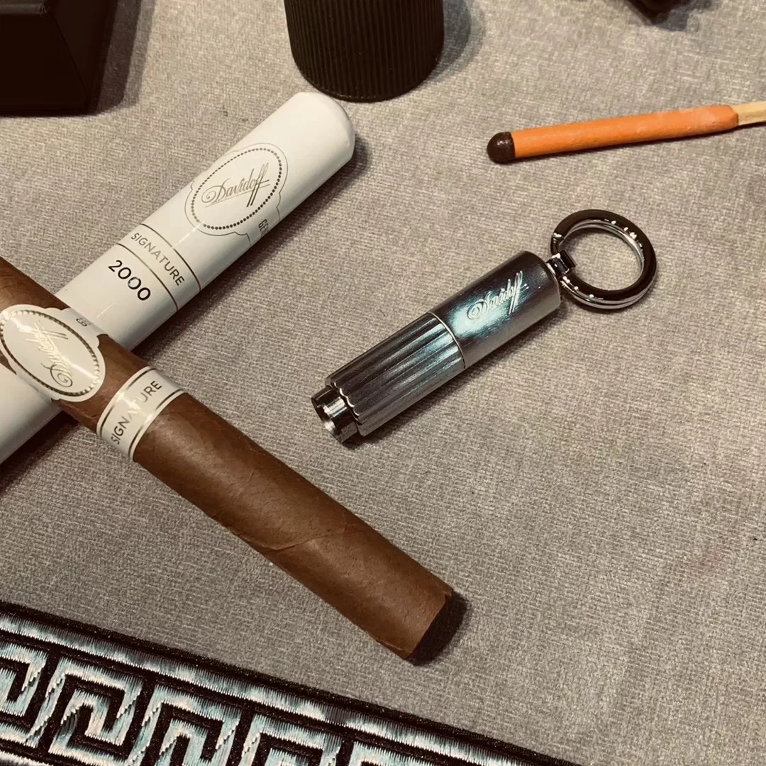 一把雪茄剪从十几块卖到4800:扒完3个平台近50条评论,贵的那部分到底是刀、是服务,还是手串