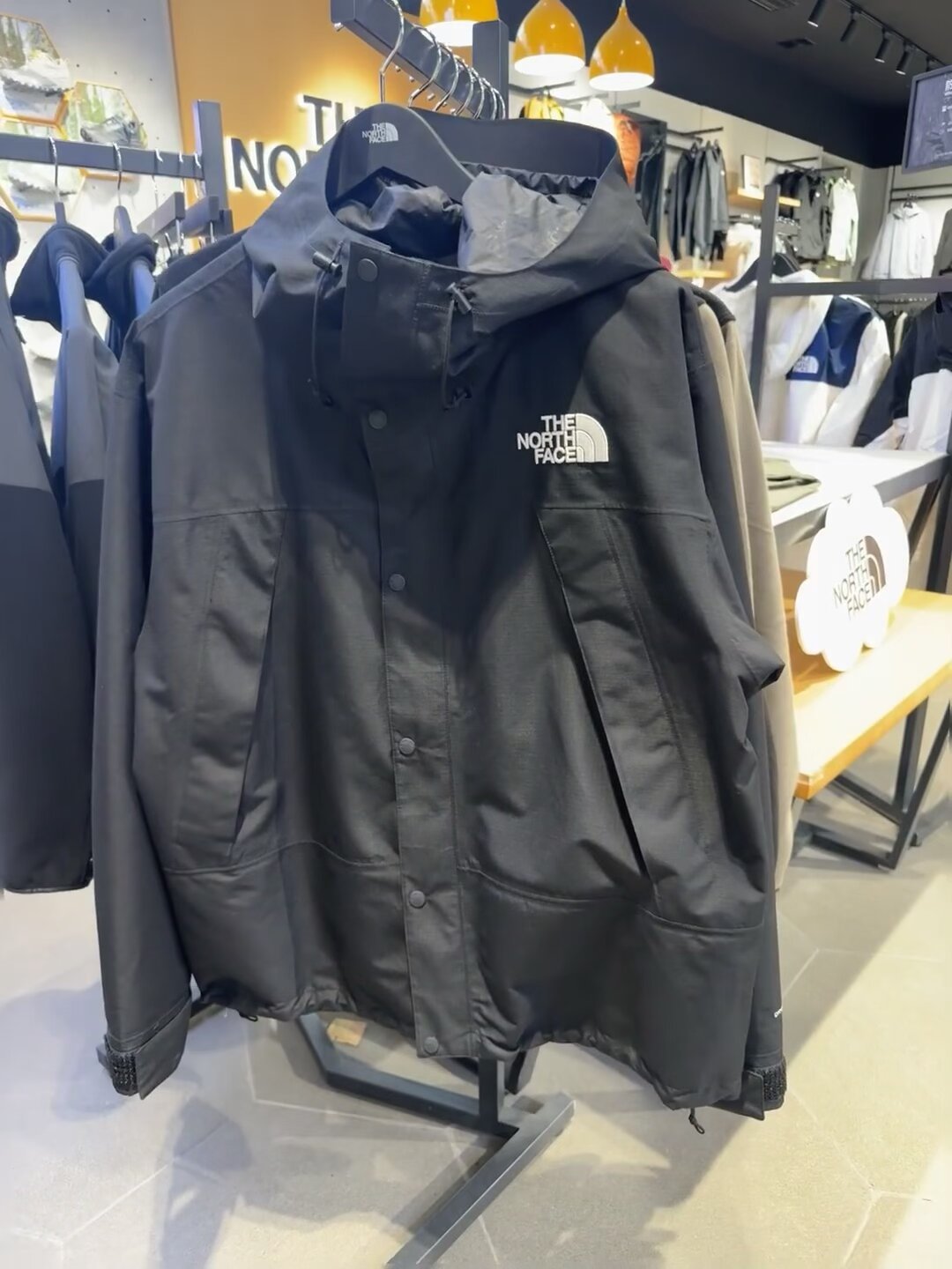 三合一1500、单冲1298、直播内胆900、“美版4XX”:入秋买北面冲锋衣,先想清楚买“成品”还是“自己配”