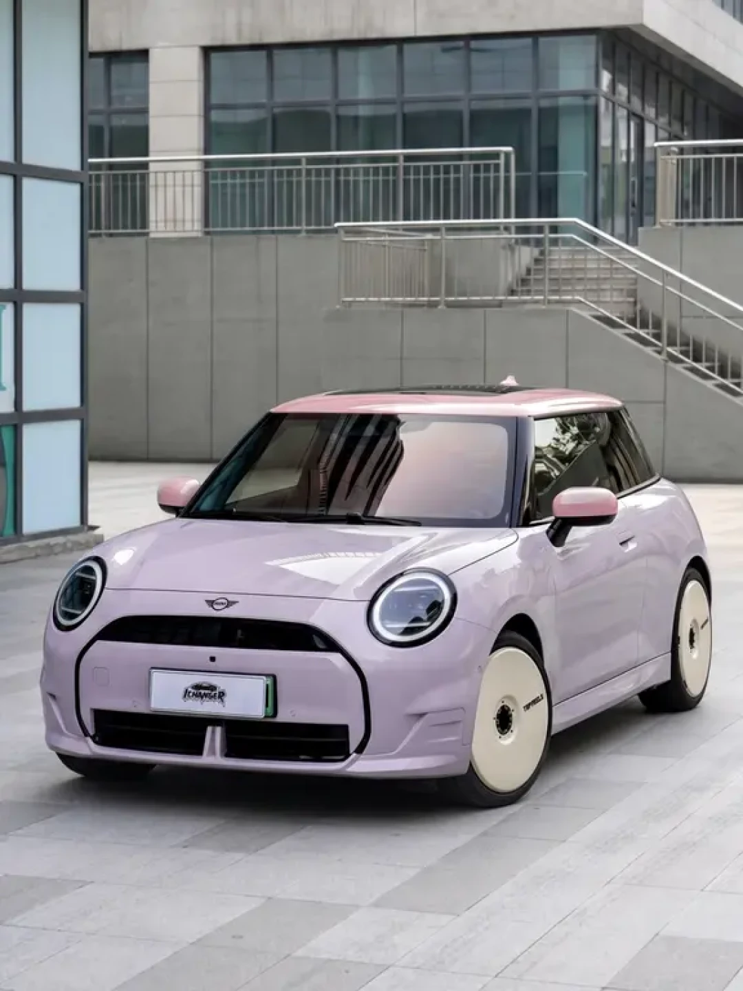 电咪15.38万、新smart 14.99万、萤火虫买断11.98万:把548条三选一评论和首批车主吐槽摆一排,15万精致小车的账一次算完