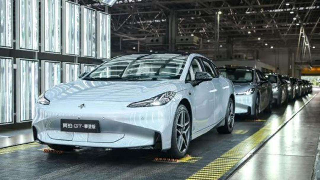昊铂GT攀登版一口价12.98万:指导价砍下来的7万5,卖点是全国产芯片,砍掉的是激光雷达——想捡漏先验完这5样