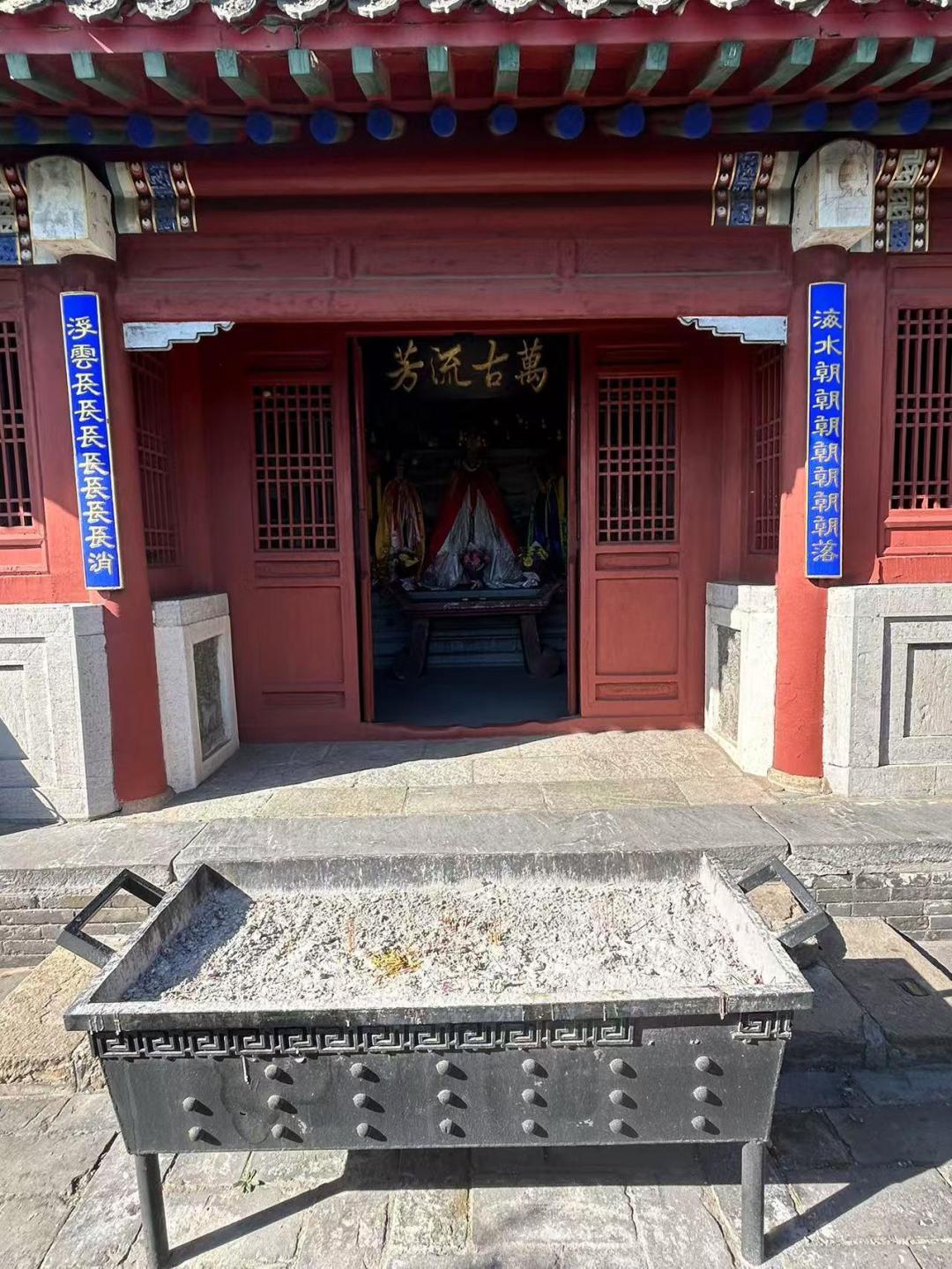 文殊院联收藏1.3万,全网刷屏的“治愈联”我逐副查了源:字错、音错,想抄回家先过三关