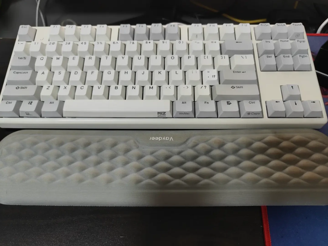 HHKB 30周年把静电容带回聚光灯,但入门真不是只有2600一条路:宁芝、燃风、闲鱼老款三条路线的价位、门道和坑