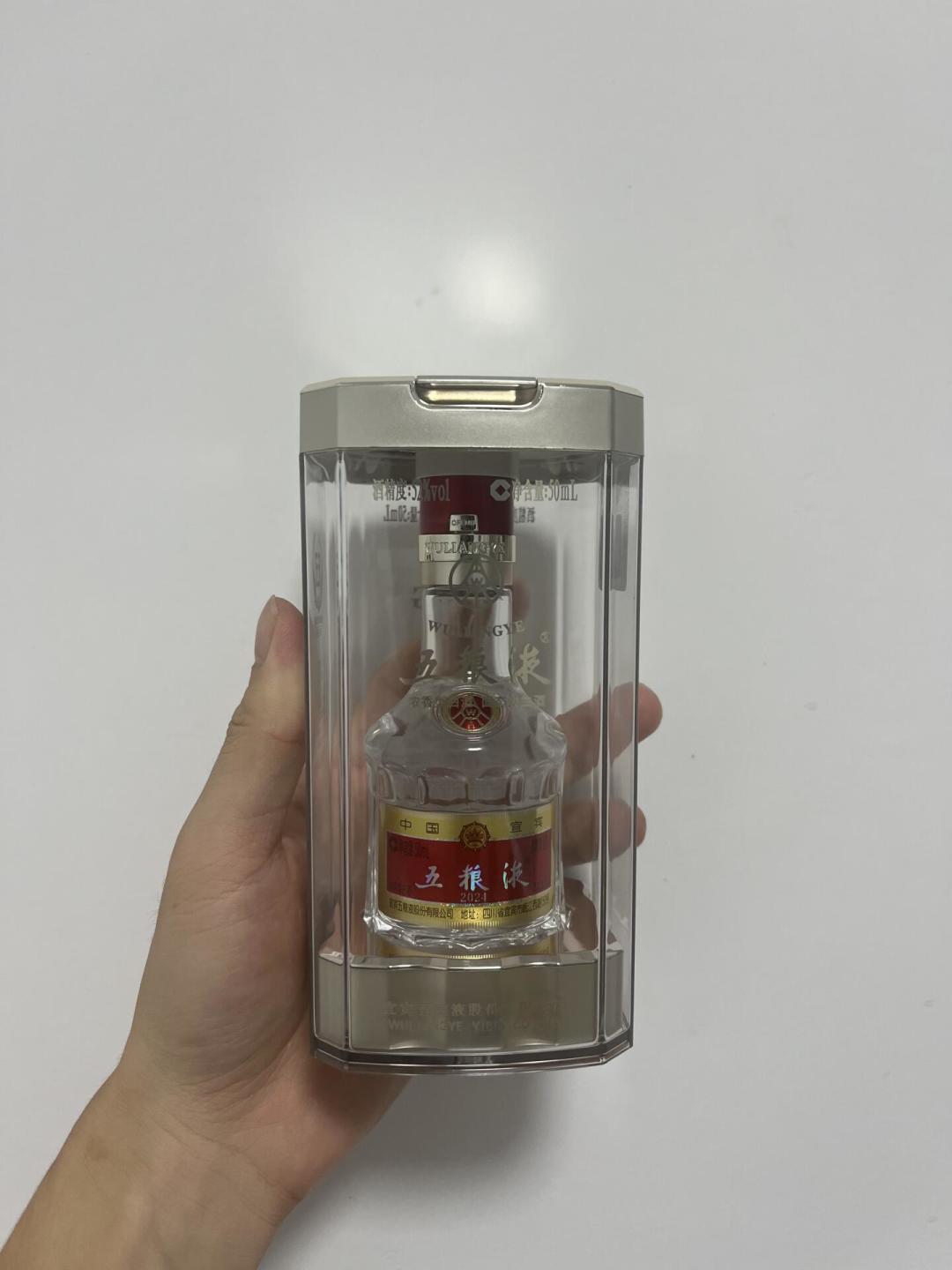 离中秋8天,别光看标价买白酒:水晶剑558ml被疑假货、天之蓝只有480ml、50ml小普五比正装还贵——容量账、渠道账、送礼账我摆齐了
