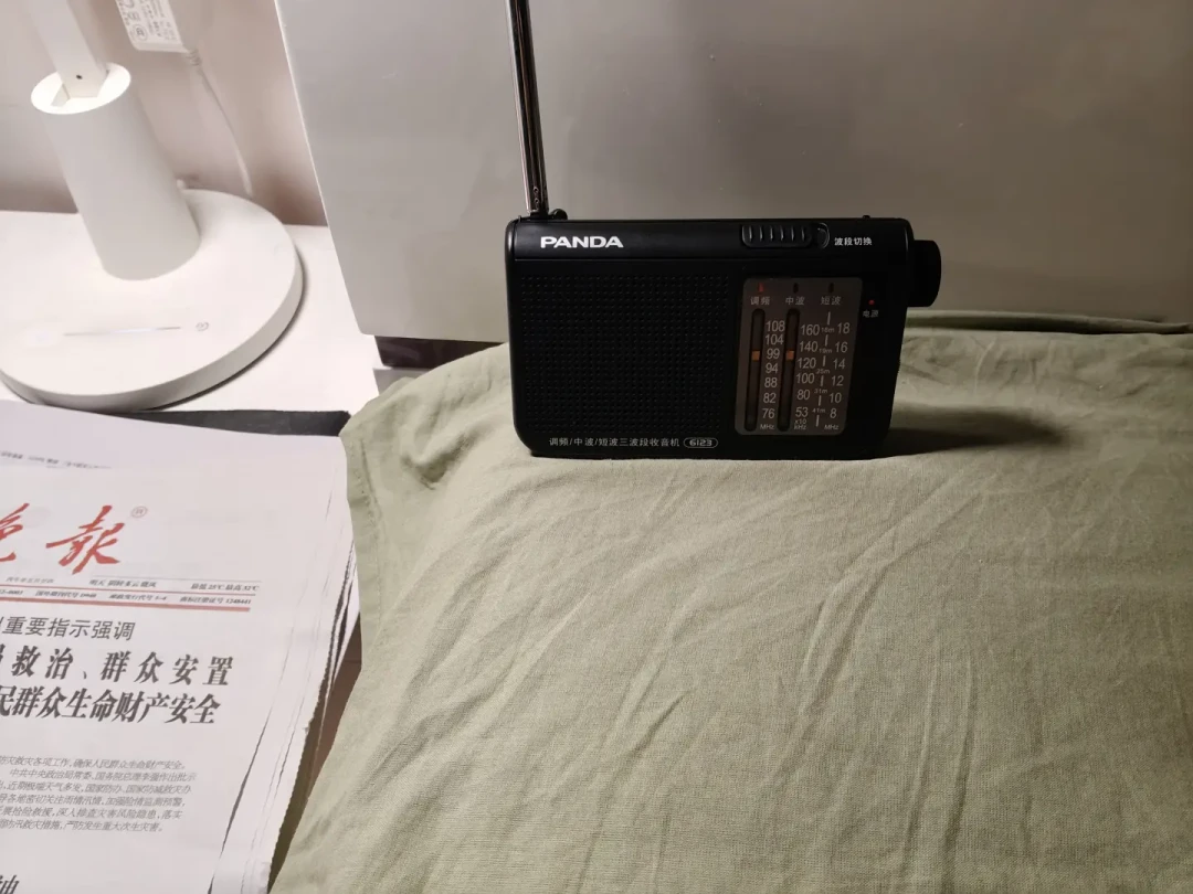9月23日秋分,中波夜间DX窗口开了:我把9条公开接收日志理成一张夜巡表——抽屉里的旧收音机,现在正当季