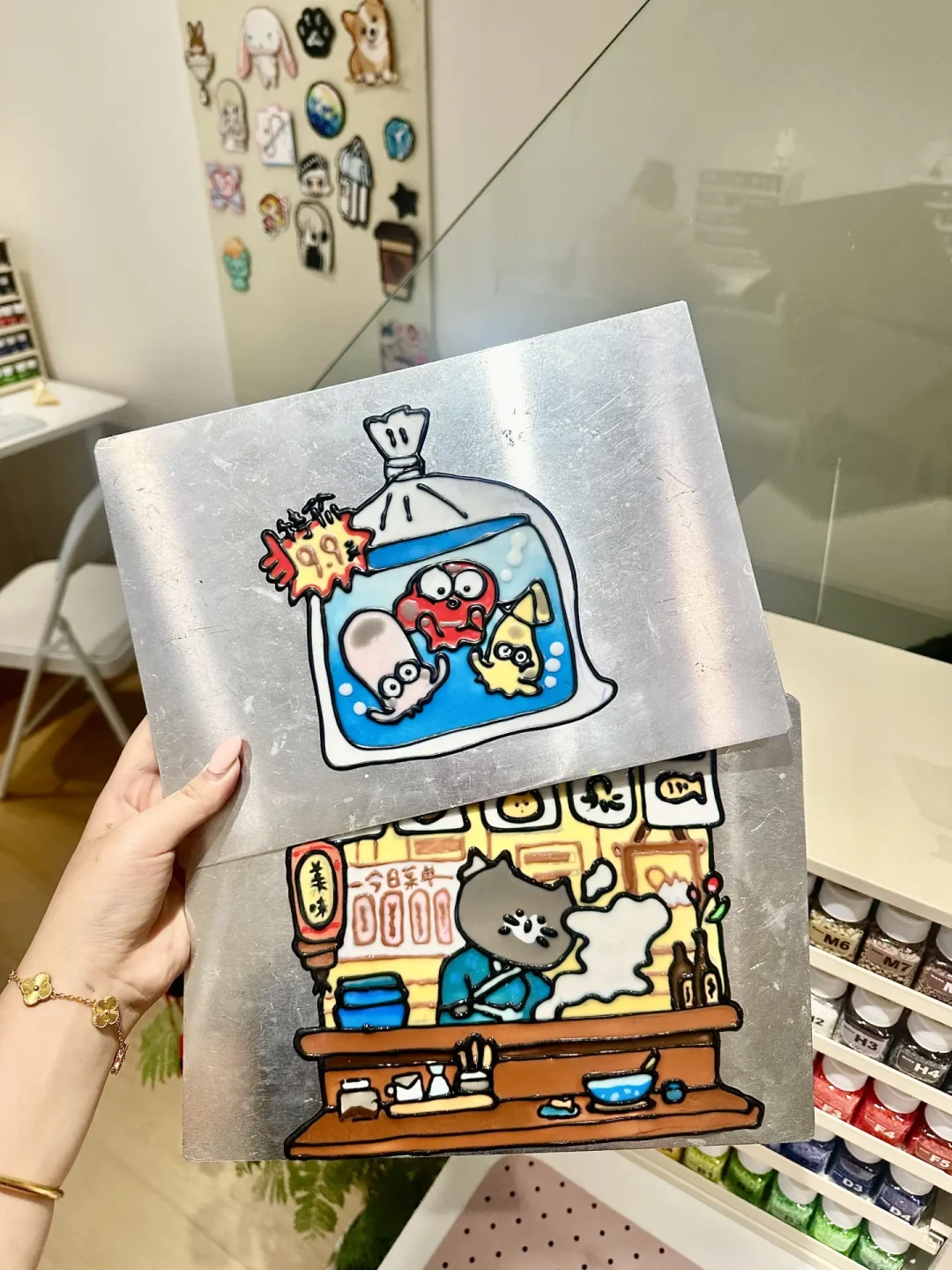 又火回来的烤胶画,比拼豆还难上手:进店5块、在家自配,先算清勾线、烤制和分烤箱这三笔账