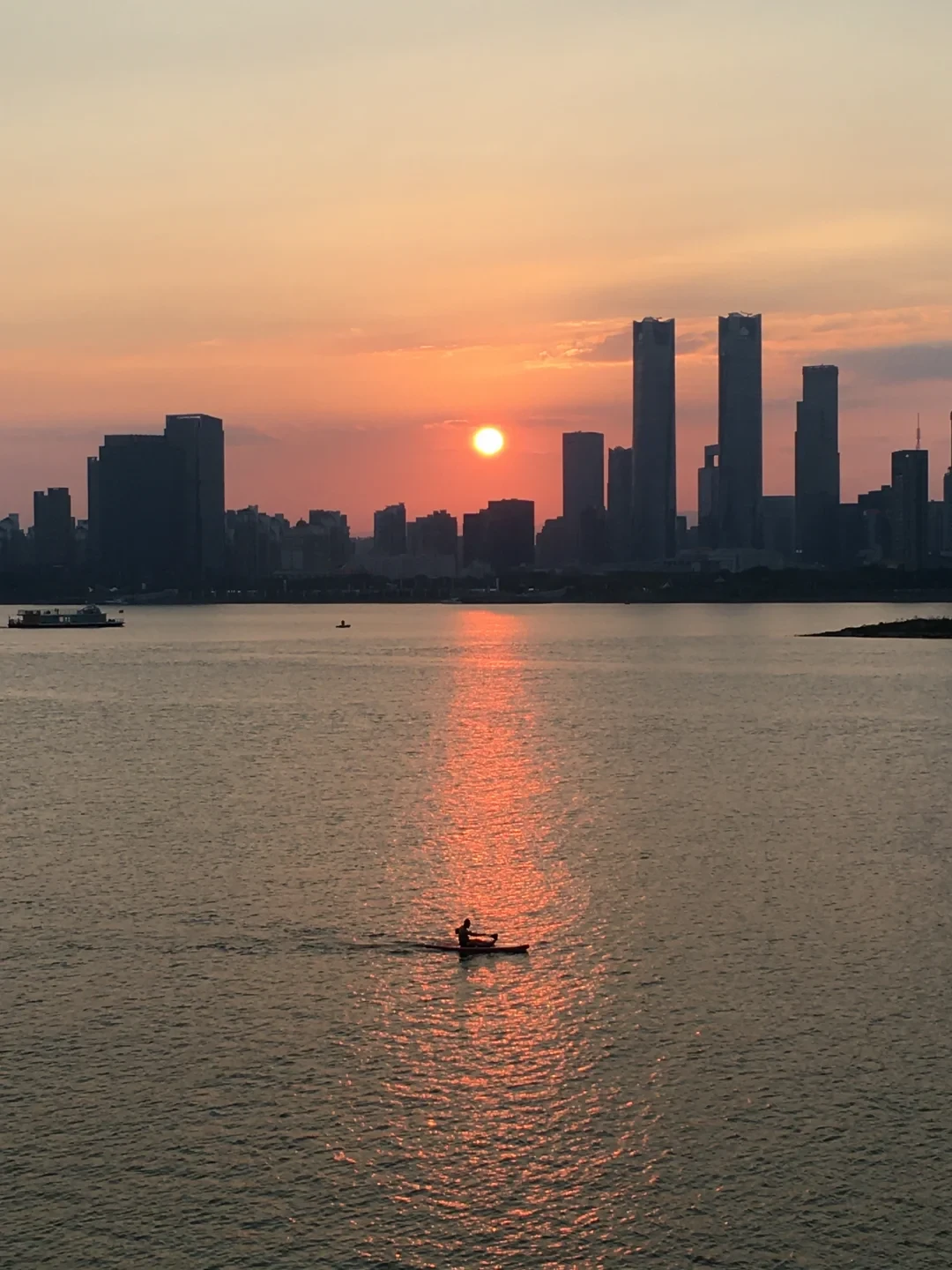 南昌官宣国庆烟花:10.1夜42633发烟花+5000架无人机,当晚滕王阁的票还买吗?9·12那场表演先给了答案