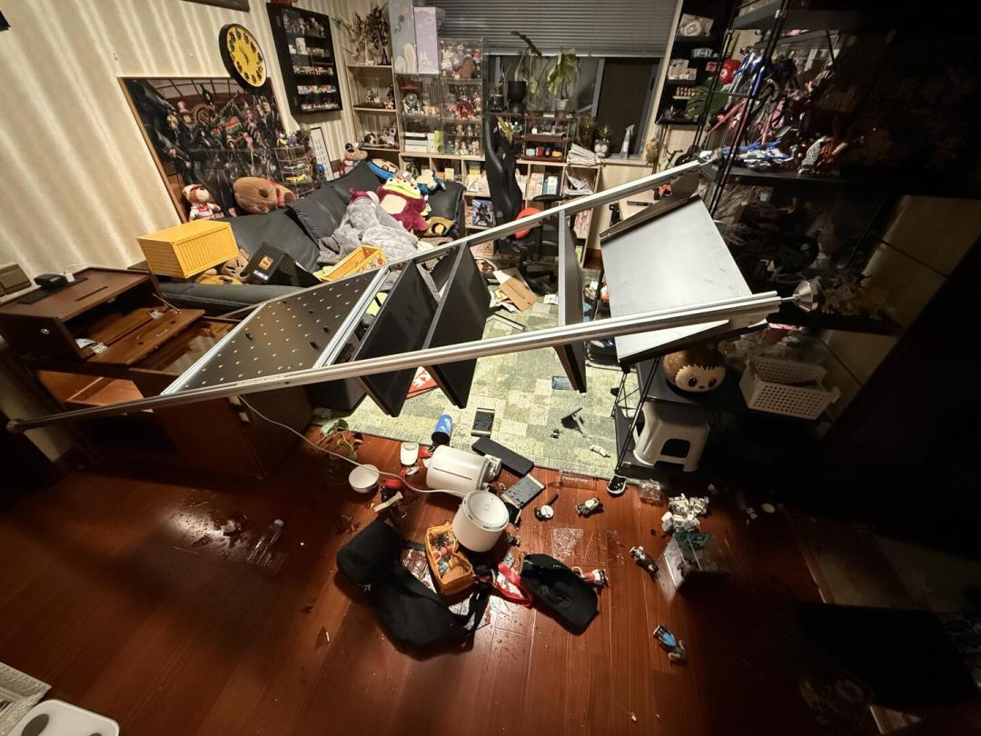 几千块的雕像毁在几百块的柜子上:翻完40多篇电竞房手办柜翻车帖,这6个数字比加购灯带更急