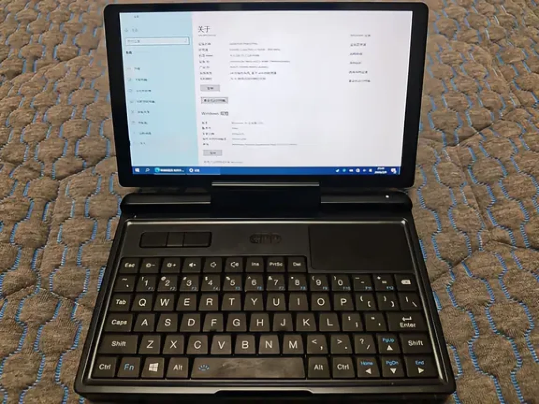 发布14个月后官方还在推:从首发2999到N350的5366,MicroPC 2五个帖子94条评论,把这台490克口袋运维本卖给谁吵明白了