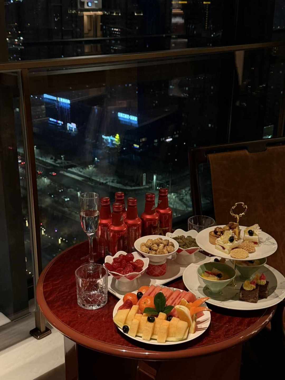 万达嘉华官宣第50家店这天,我把17家能对上号的门店摆完:同一块牌底下是四种业主,国庆订嘉华前先看这三笔账