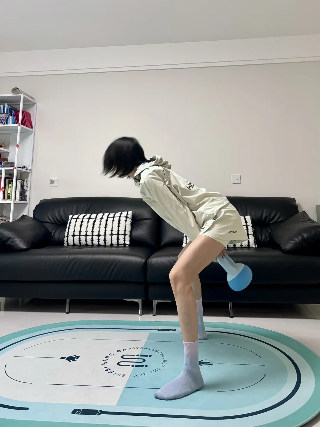 HYROX失禁事件:选手致歉弃成绩了,但甩壶铃的女生,先分清两种“失禁”再慌