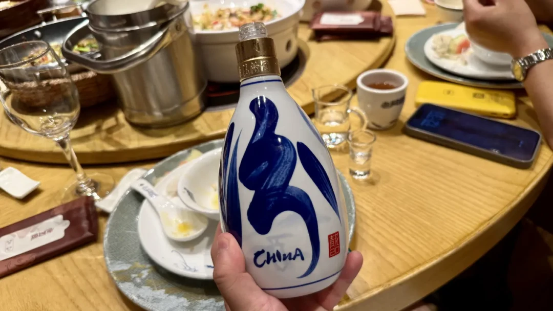 离中秋8天,先看清货架上汾酒的生产日期:2022年的青花20已经出现在终端,这条清香