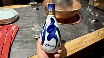 离中秋8天，先看清货架上汾酒的生产日期：2022年的青花20已经出现在终端，这条清香