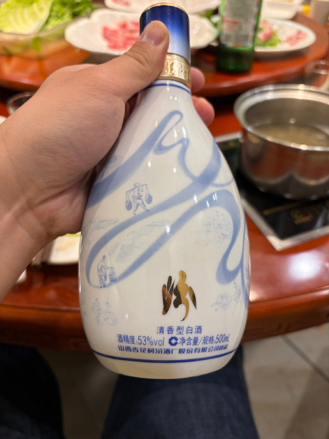 离中秋8天,先看清货架上汾酒的生产日期:2022年的青花20已经出现在终端,这条清香
